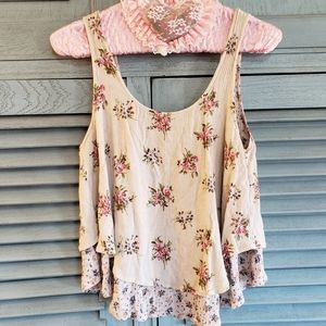🤎Mossimo Supply Company Junior's Beige Floral Crop Top Size L
